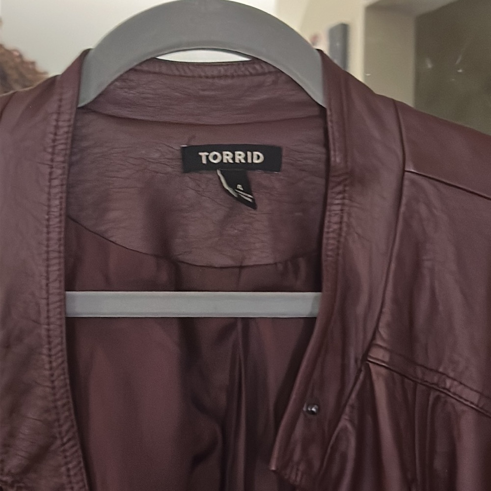 Leather jacket - Picture 3 of 6